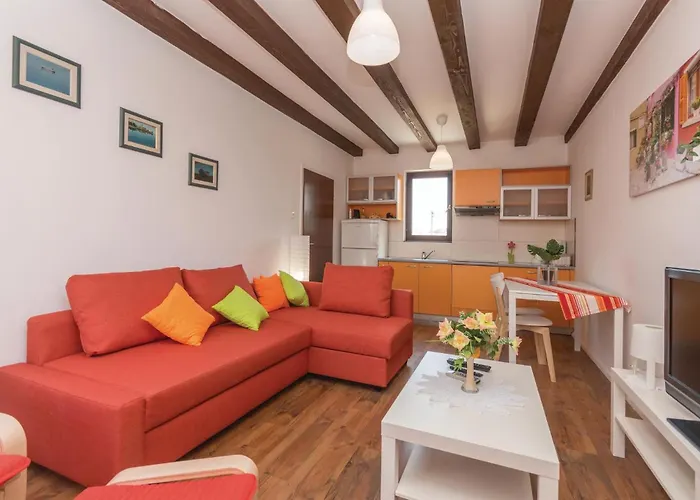 Semesterbostad Holiday Home Bibinjskih Mlikaric Bb IV *